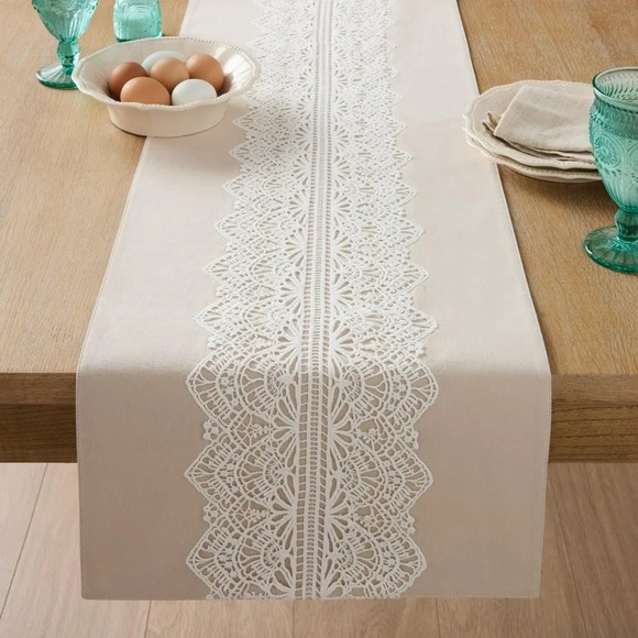 2025 🌺 New Pioneer Woman Crochet Lace Table Runner, Light Taupe, 14" x 90" - Picture 1 of 8
